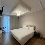 Pilar Plaza Hotell 3*
