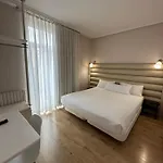 Pilar Plaza Hotell 3*