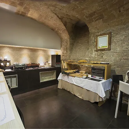 Pilar Plaza Ξενοδοχείο 3*